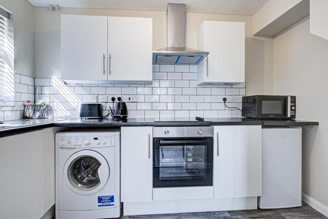 Вилла Windsor Burnham Ascot Haven Sleeps 4 Слау Экстерьер фото