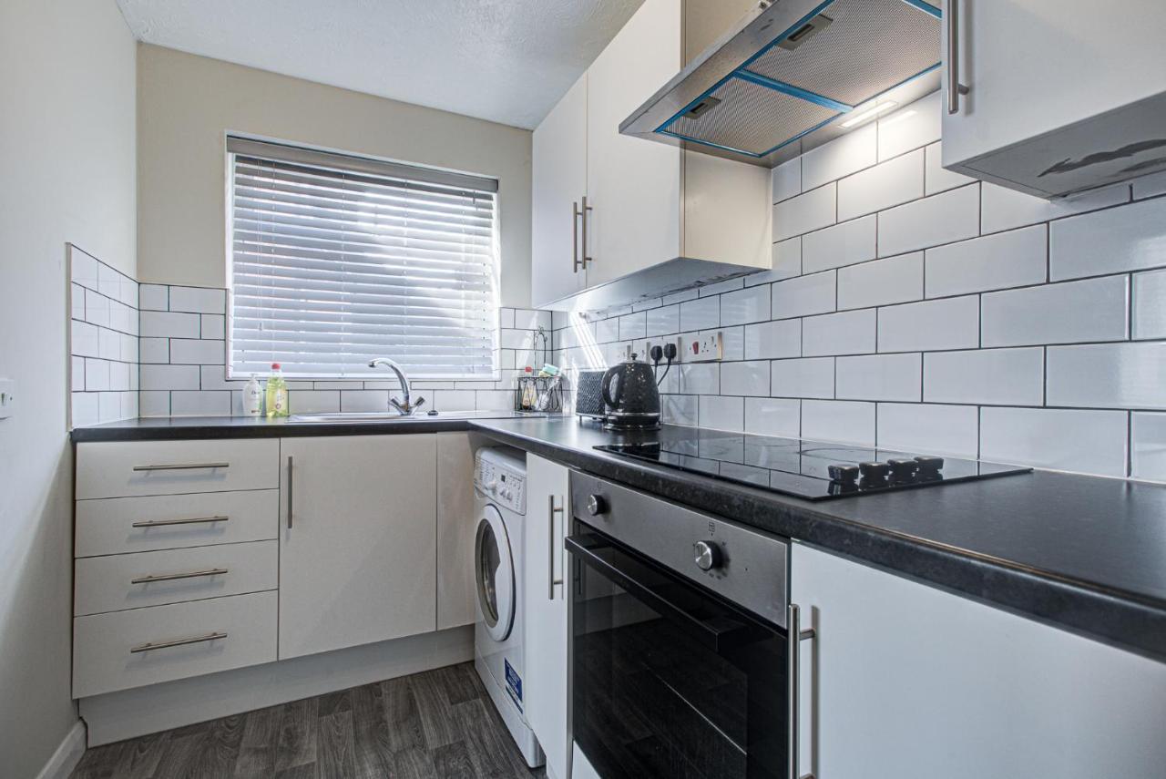 Вилла Windsor Burnham Ascot Haven Sleeps 4 Слау Экстерьер фото
