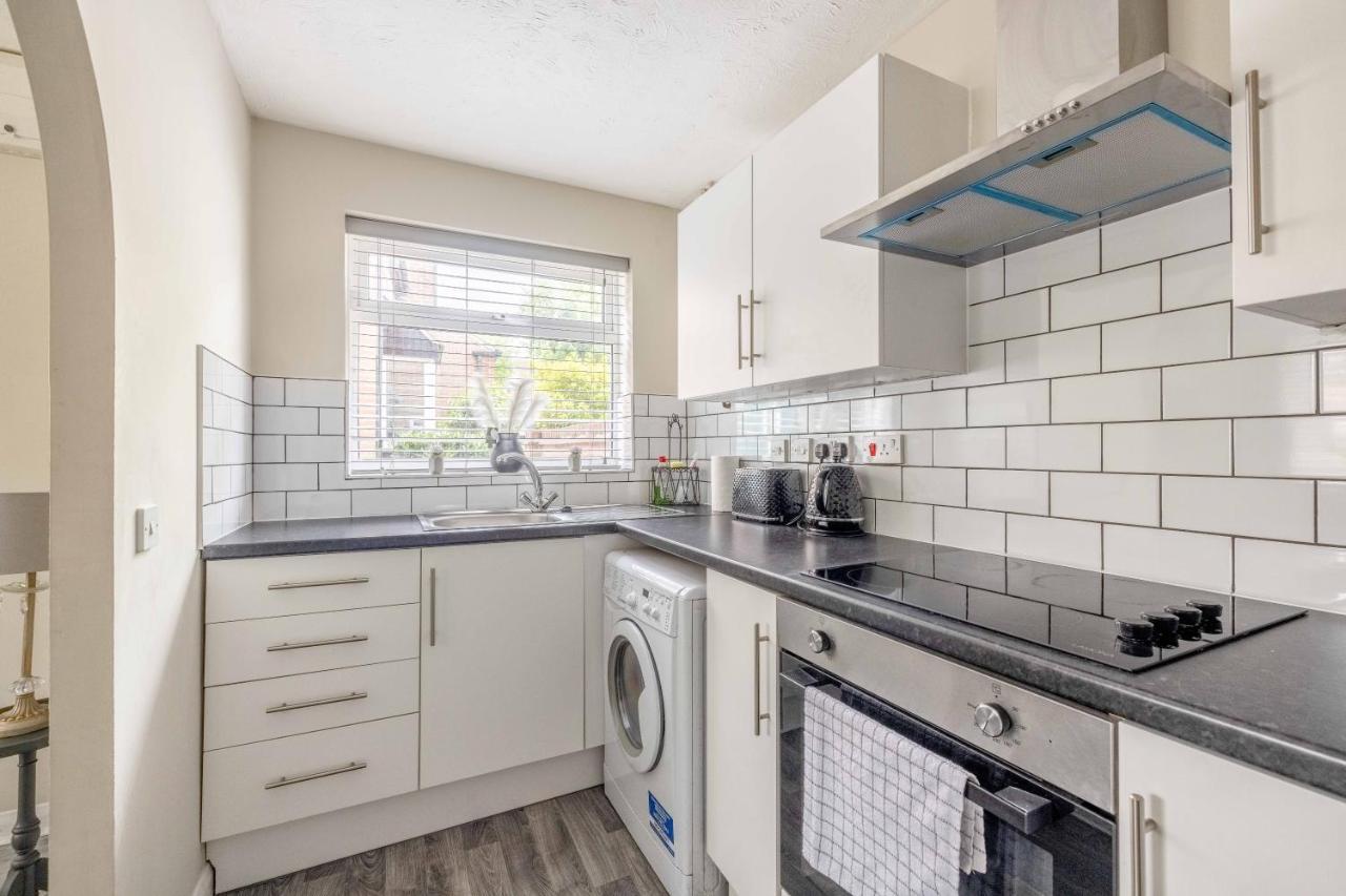 Вилла Windsor Burnham Ascot Haven Sleeps 4 Слау Экстерьер фото
